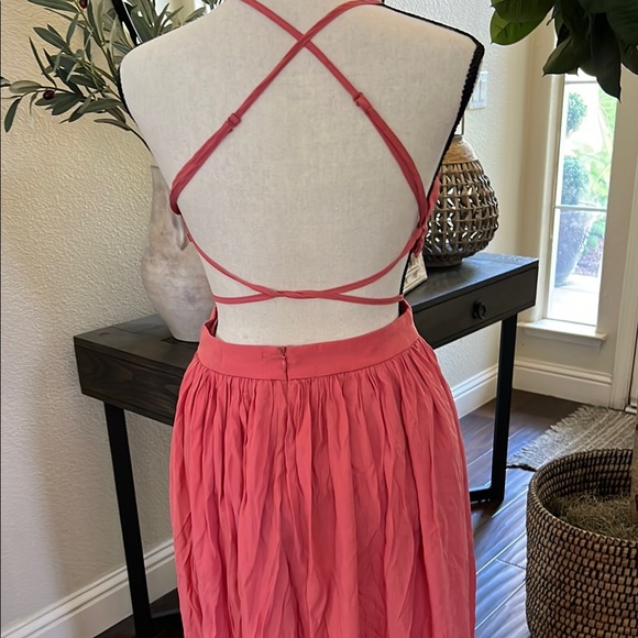 Elegant Backless Pink Dress - Picture 4 of 7